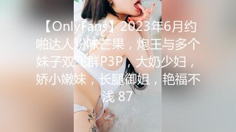 熟女姐姐的诱惑，全程露脸开档黑丝镜头前诱惑狼友，揉奶玩逼听指挥伸着舌头要舔鸡巴，道具抽插骚逼淫水多多