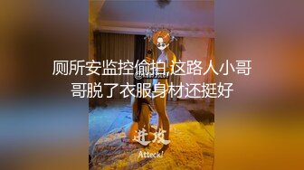 厕所安监控偷拍,这路人小哥哥脱了衣服身材还挺好