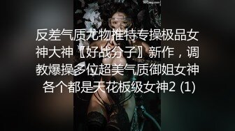 看着体育生单男把母狗艹飞了，这个姿势后入少妇真是舒服，日了狗了的绿帽男在旁边看着刺激！