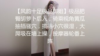 【风韵十足极品御姐】极品肥臀胡萝卜后入，骑乘视角黄瓜抽插骚穴，搞得小穴很湿，大屌吸在墙上操，按摩器轮番上阵